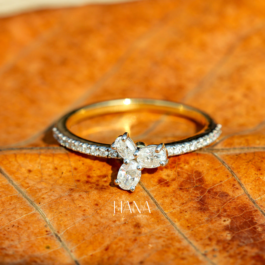 Oval Lab Grown Diamond Ring, Minimal Diamond Gift Ring, Pavé Band Gold Ring, Everyday Wear Diamond Ring, Anniversary Birthday Gift for Her