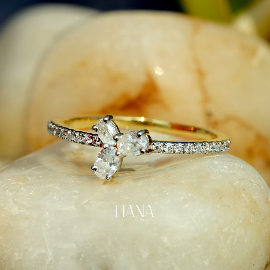 Oval Lab Grown Diamond Ring, Minimal Diamond Gift Ring, Pavé Band Gold Ring, Everyday Wear Diamond Ring, Anniversary Birthday Gift for Her