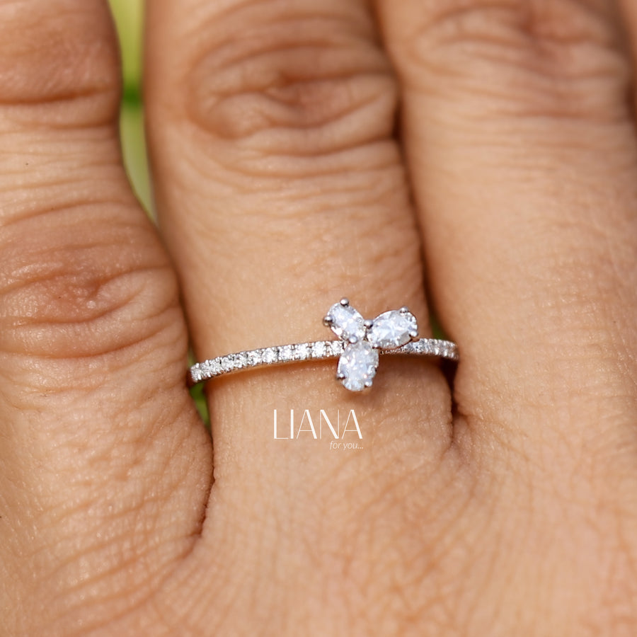 Oval Lab Grown Diamond Ring, Minimal Diamond Gift Ring, Pavé Band Gold Ring, Everyday Wear Diamond Ring, Anniversary Birthday Gift for Her